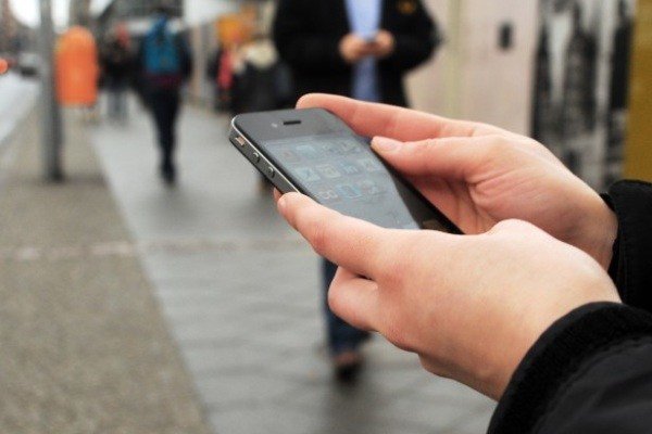 تداوم قاچاق با واردات مسافری تلفن همراه/ کمیته رجیستری تدبیر کند