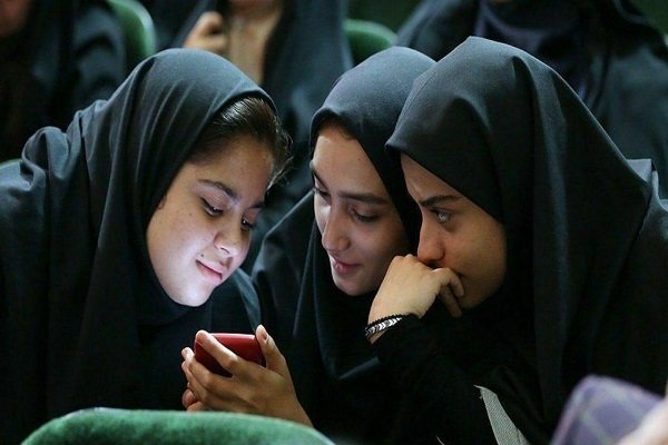 غفلت حضور نخبگان در فضای مجازی/ مقابله با تکنولوژی نتیجه عکس دارد